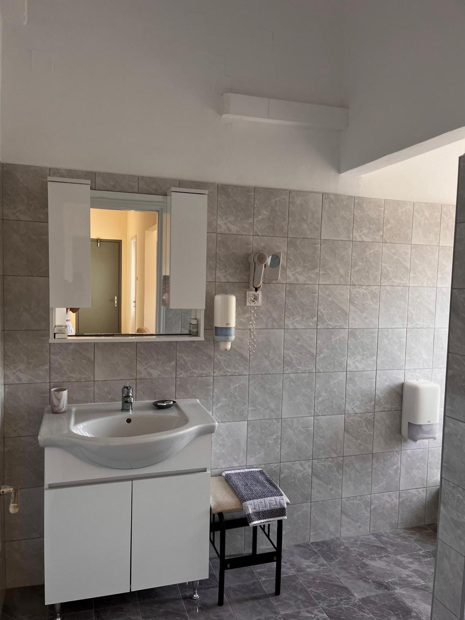 Alinda Hotel Extérieur photo